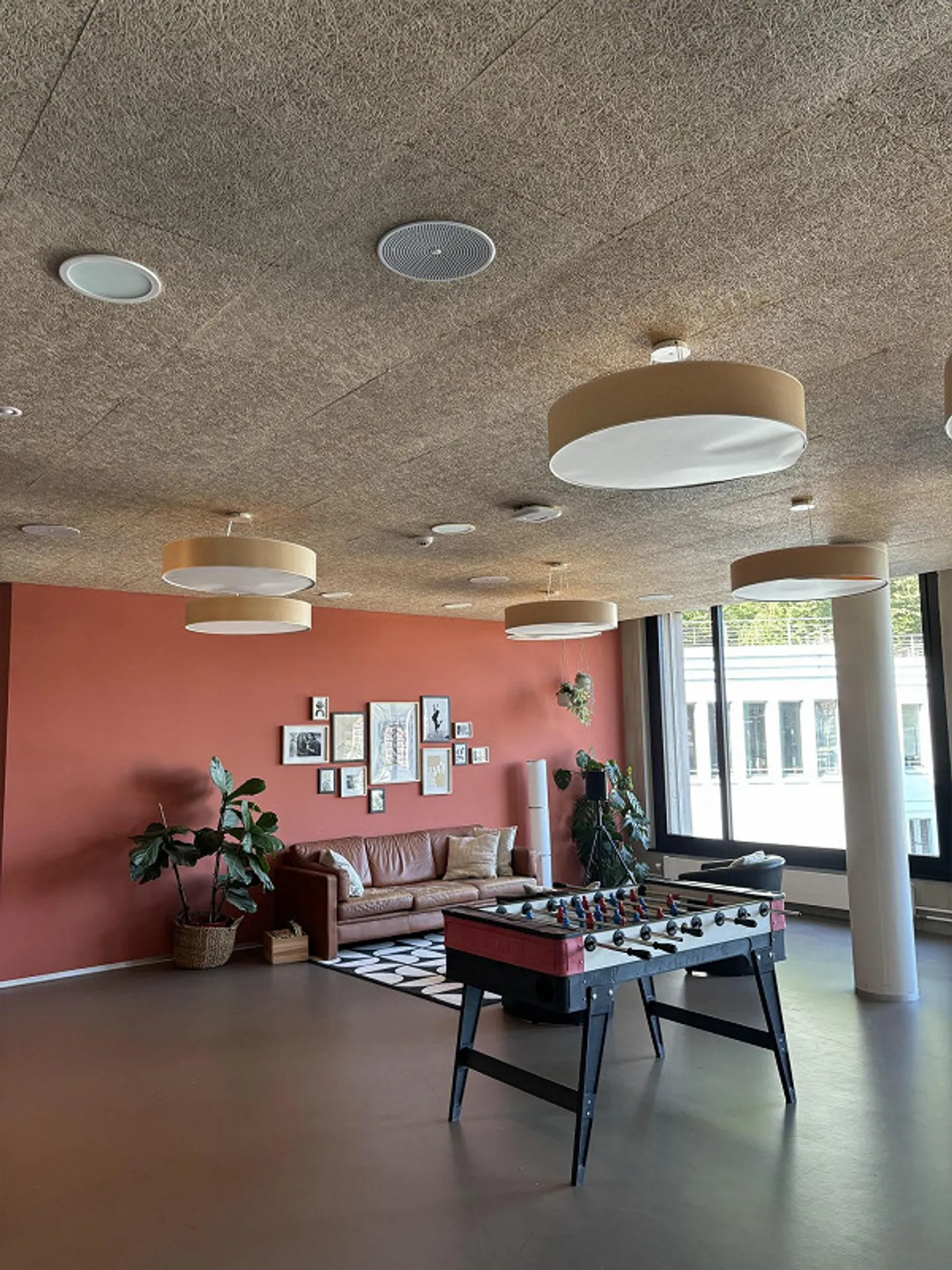 Ex-scuola a Lucerna – Uso versatile per attività commerciali e uffici - Foto 4 di 9