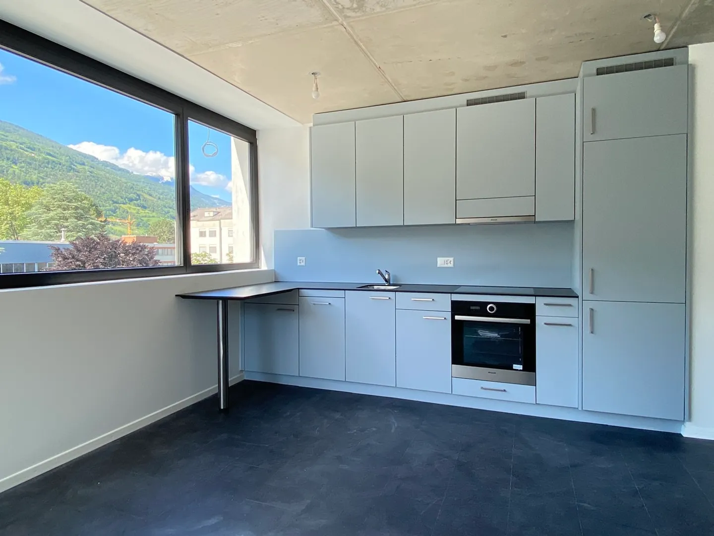 Magnificent 2.5 room modern apartment in Sion - Photo 2 of 6
