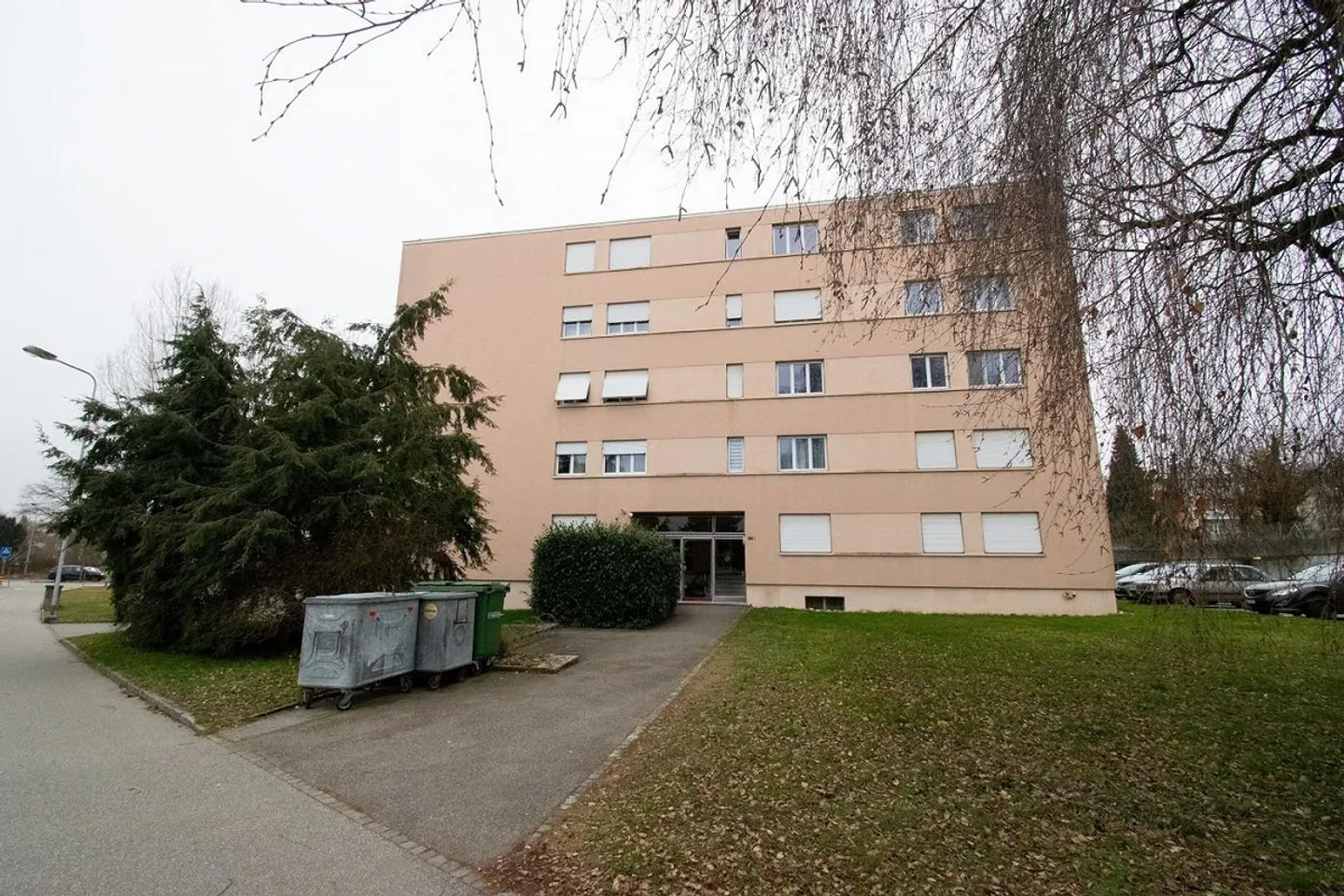 La maison parfaite : appartement de 3,5 pièces avec un loyer très bas ! - Photo 1 sur 6