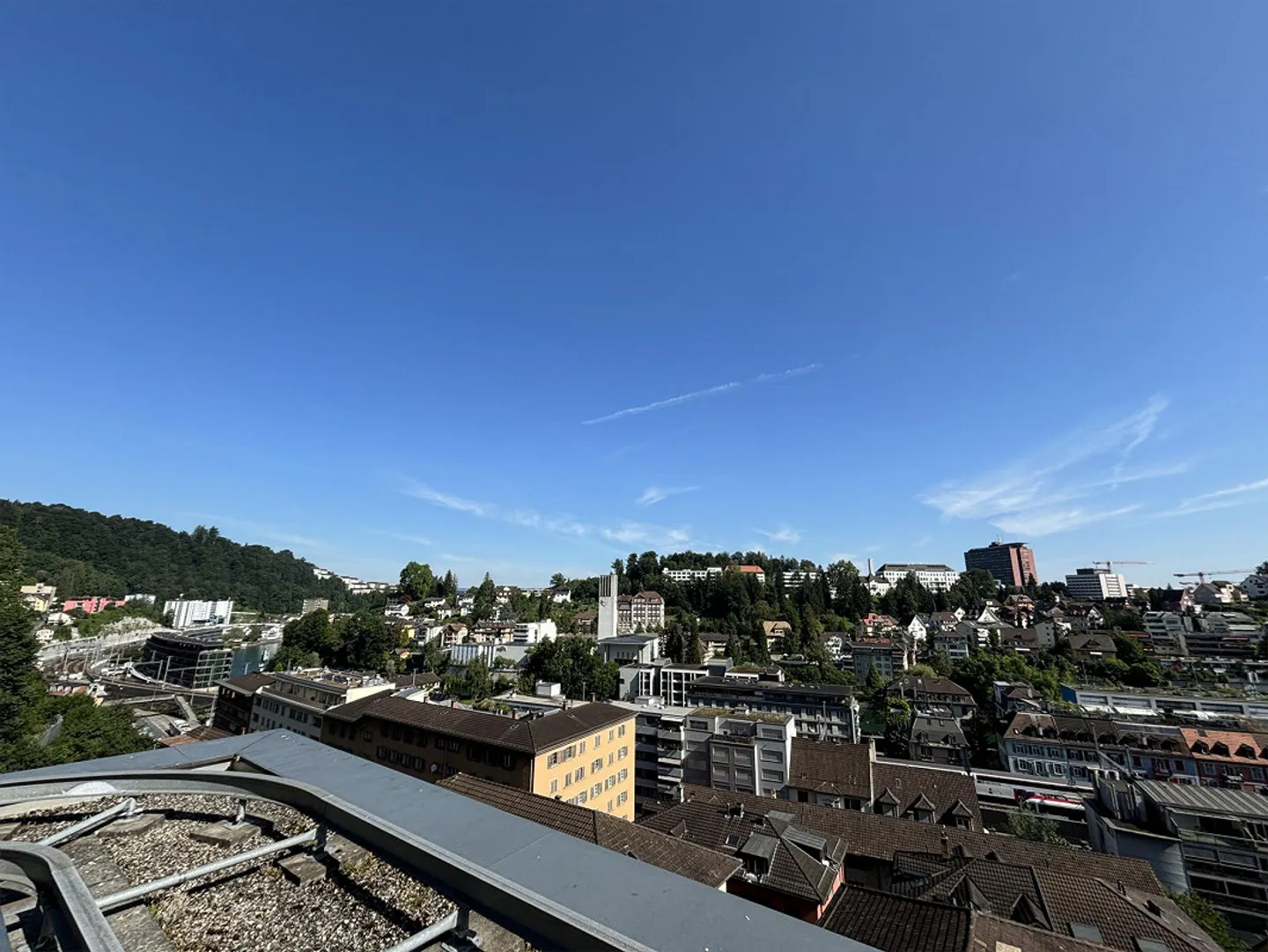Ex-scuola a Lucerna – Uso versatile per attività commerciali e uffici - Foto 9 di 9