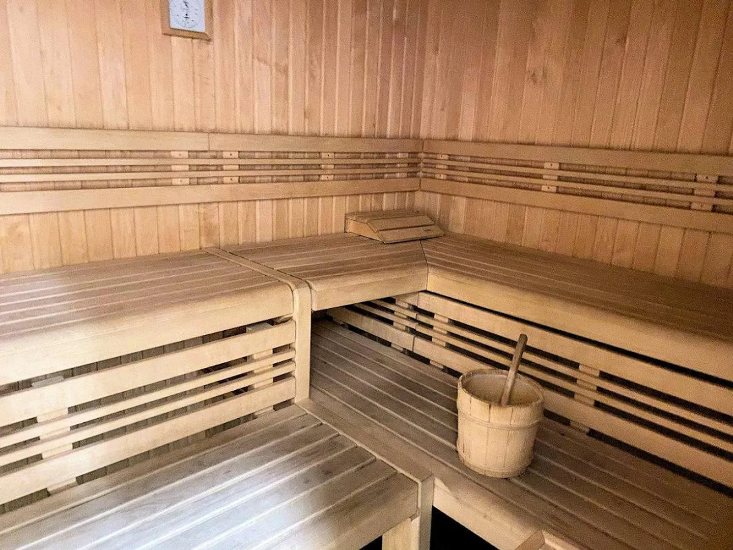 Appartement lumineux de 2,5 pièces avec piscine et espace bien-être - Photo 10 sur 12