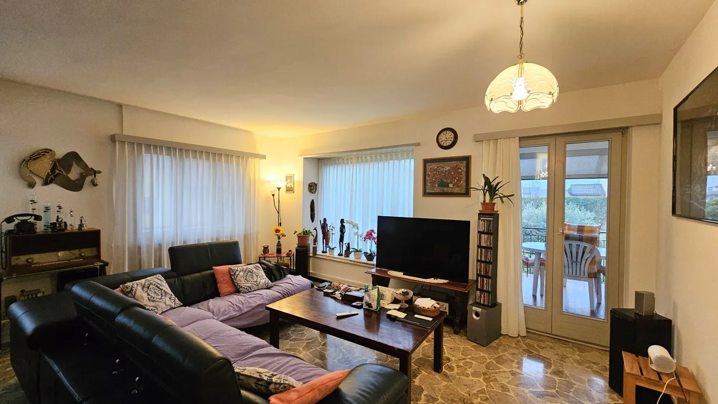 SINGLE-FAMILY HOUSE IN BEDANO - Photo 2 of 15