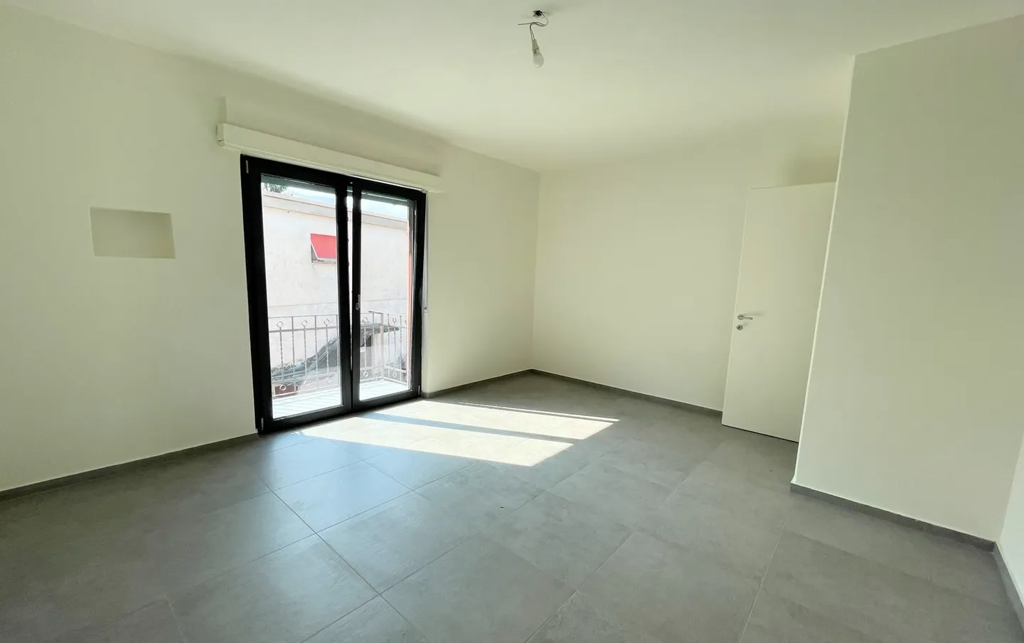 Casa spaziosa con due appartamenti in una posizione comoda e strategica - Foto 5 di 16