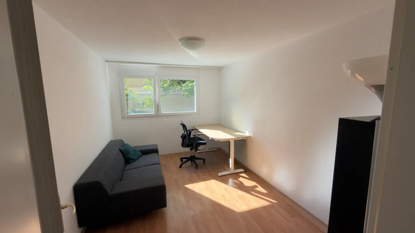 APPARTEMENT 3½ PIÈCES À ZURICH - DISTRICT 11 SEEBACH, MEUBLÉ, TEMPORAIRE - Photo 4 sur 9