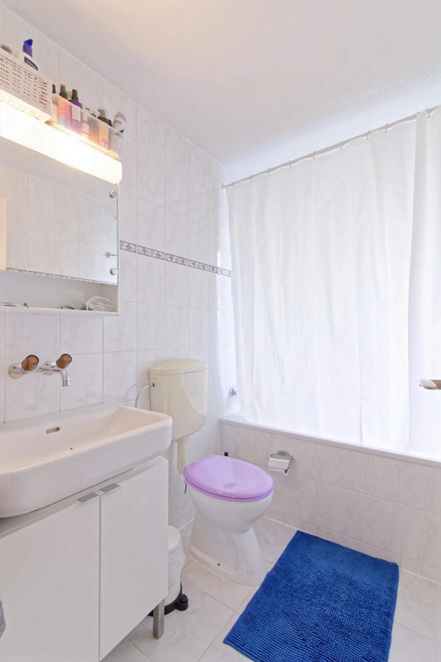 Appartement abordable de 4 pièces avec vue sur le lac - Photo 2 sur 7