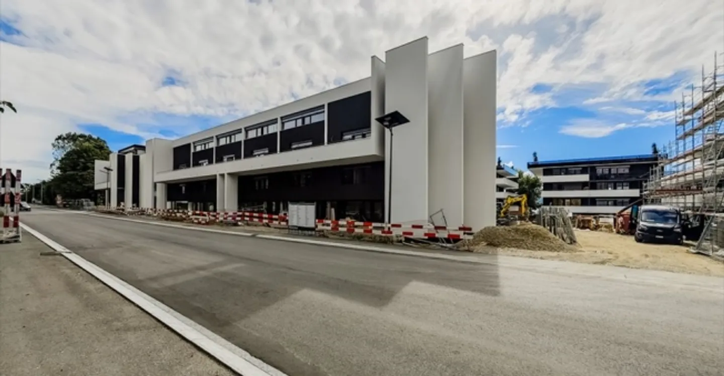 Commerce - Photo 1 of 9