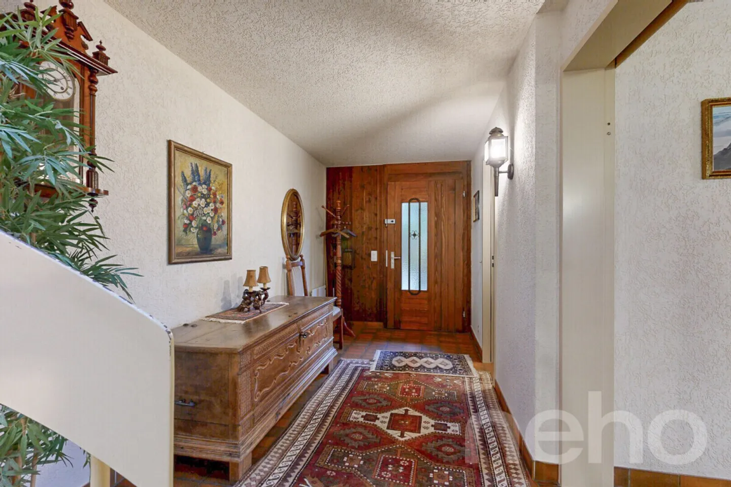 Incantevole casa unifamiliare con giardino idilliaco in posizione collinare soleggiata - Foto 4 di 12