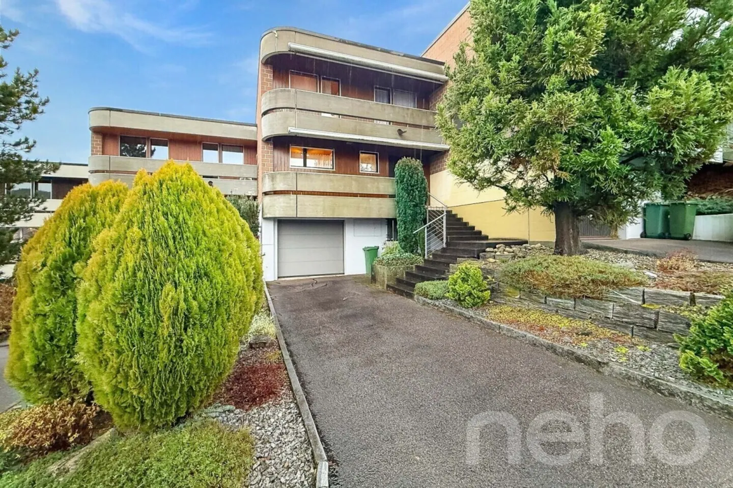 Incantevole casa unifamiliare con giardino idilliaco in posizione collinare soleggiata - Foto 1 di 12