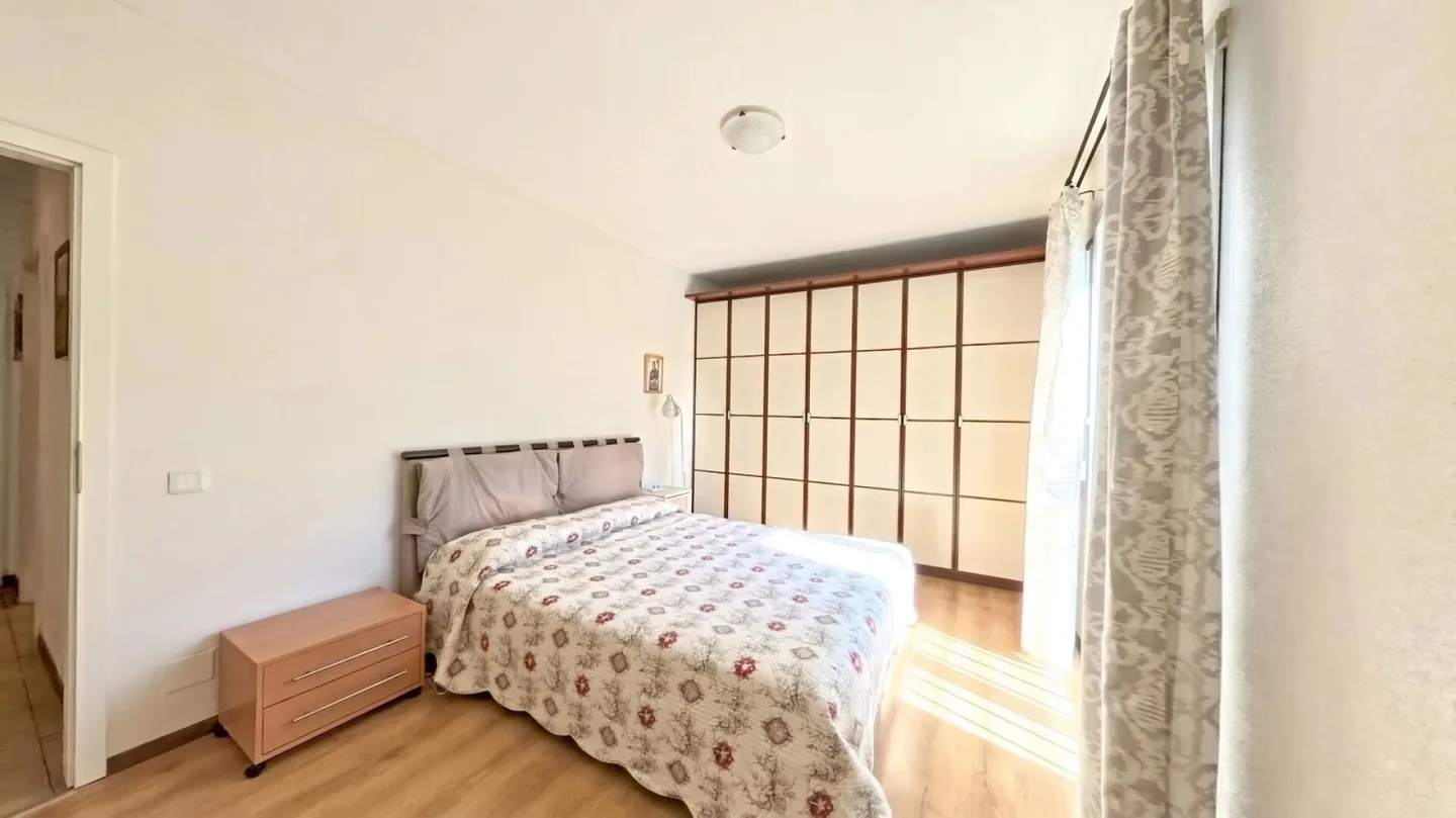 Élégance urbaine avec vue sur les châteaux - Photo 8 sur 12