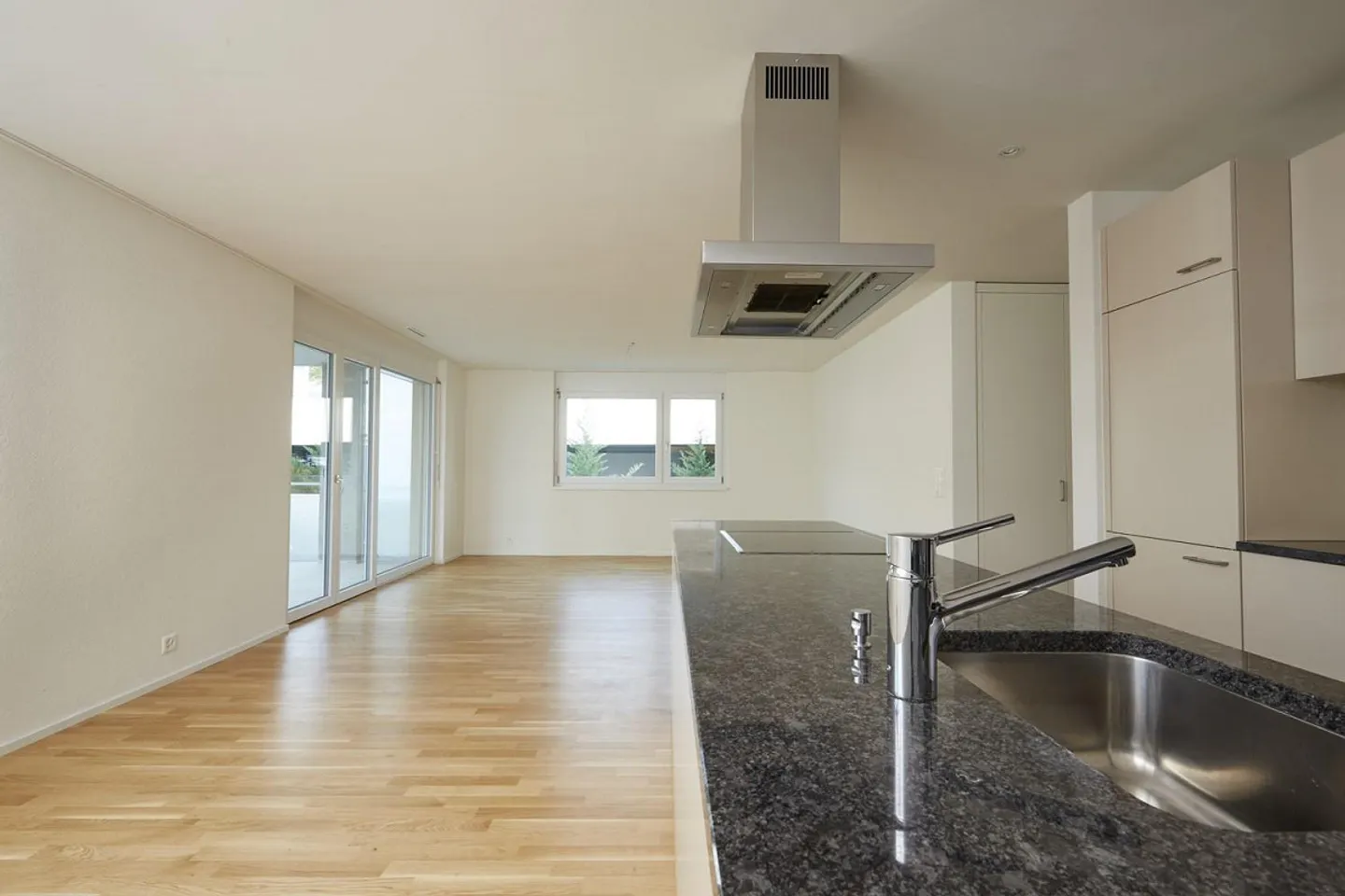 Appartement lumineux avec coin salon de jardin confortable - Photo 5 sur 10