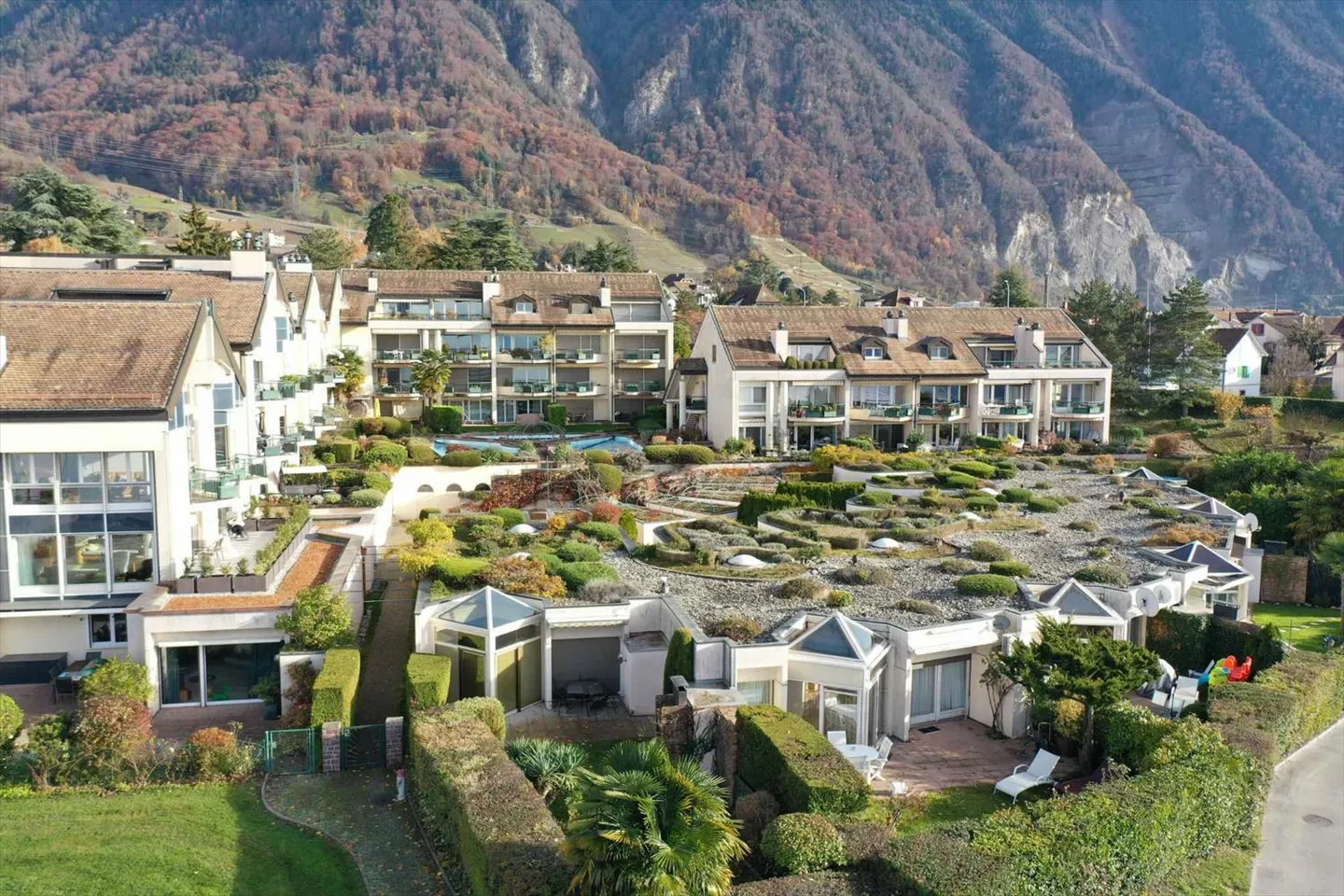 Ampio duplex di 3,5 locali con vista mozzafiato sul lago e sulle montagne - Foto 13 di 13