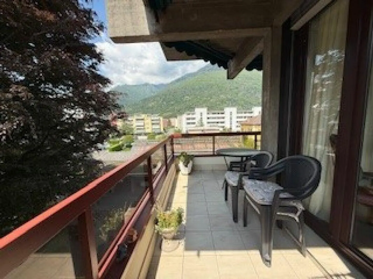 Ampio 3.5 locali con terrazza - posizione privilegiata a Bellinzona - Foto 9 di 10