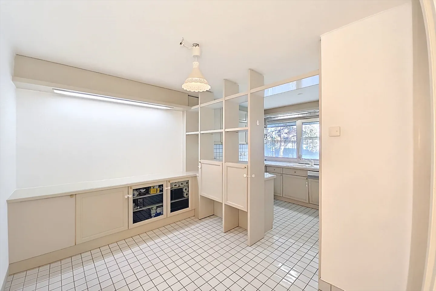 Ampio duplex di 3,5 locali con vista mozzafiato sul lago e sulle montagne - Foto 6 di 13