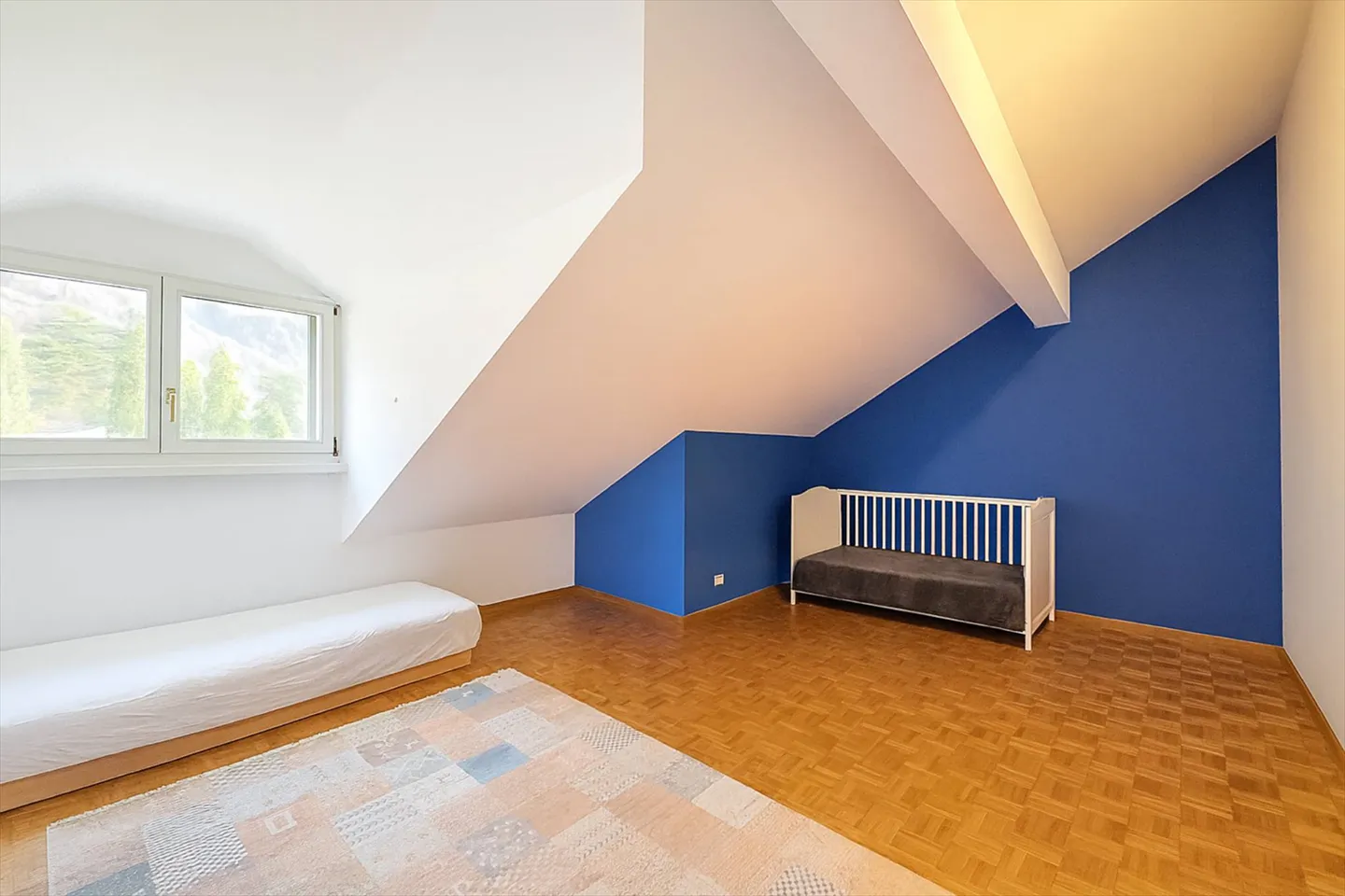 Ampio duplex di 3,5 locali con vista mozzafiato sul lago e sulle montagne - Foto 10 di 13