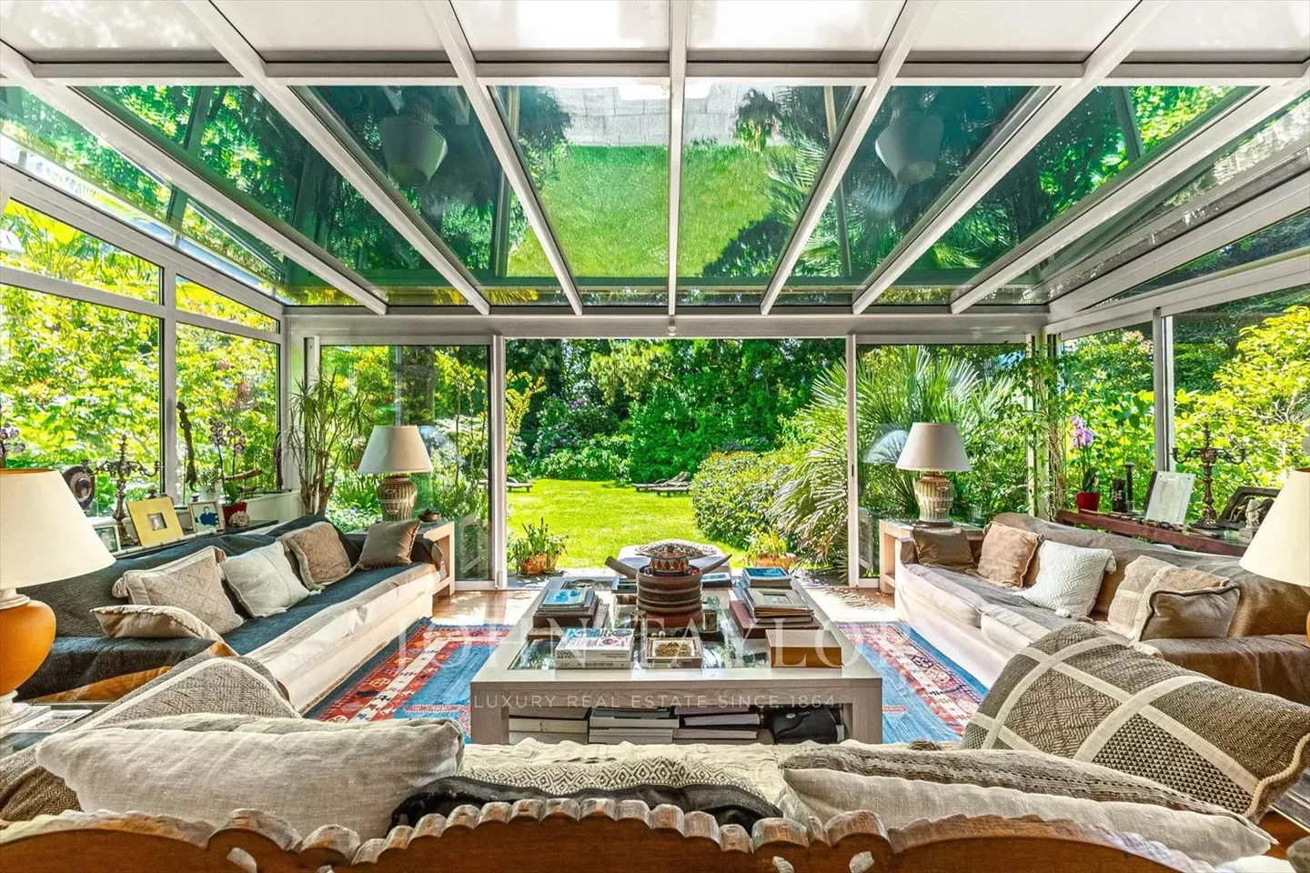 Villa mit 11 Zimmern - Foto 1 von 13