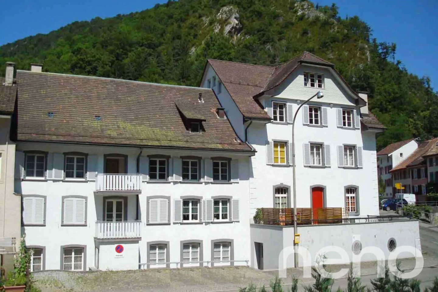 Casa multifamiliare completamente affittata con garage e posti auto all'aperto - Foto 1 di 13
