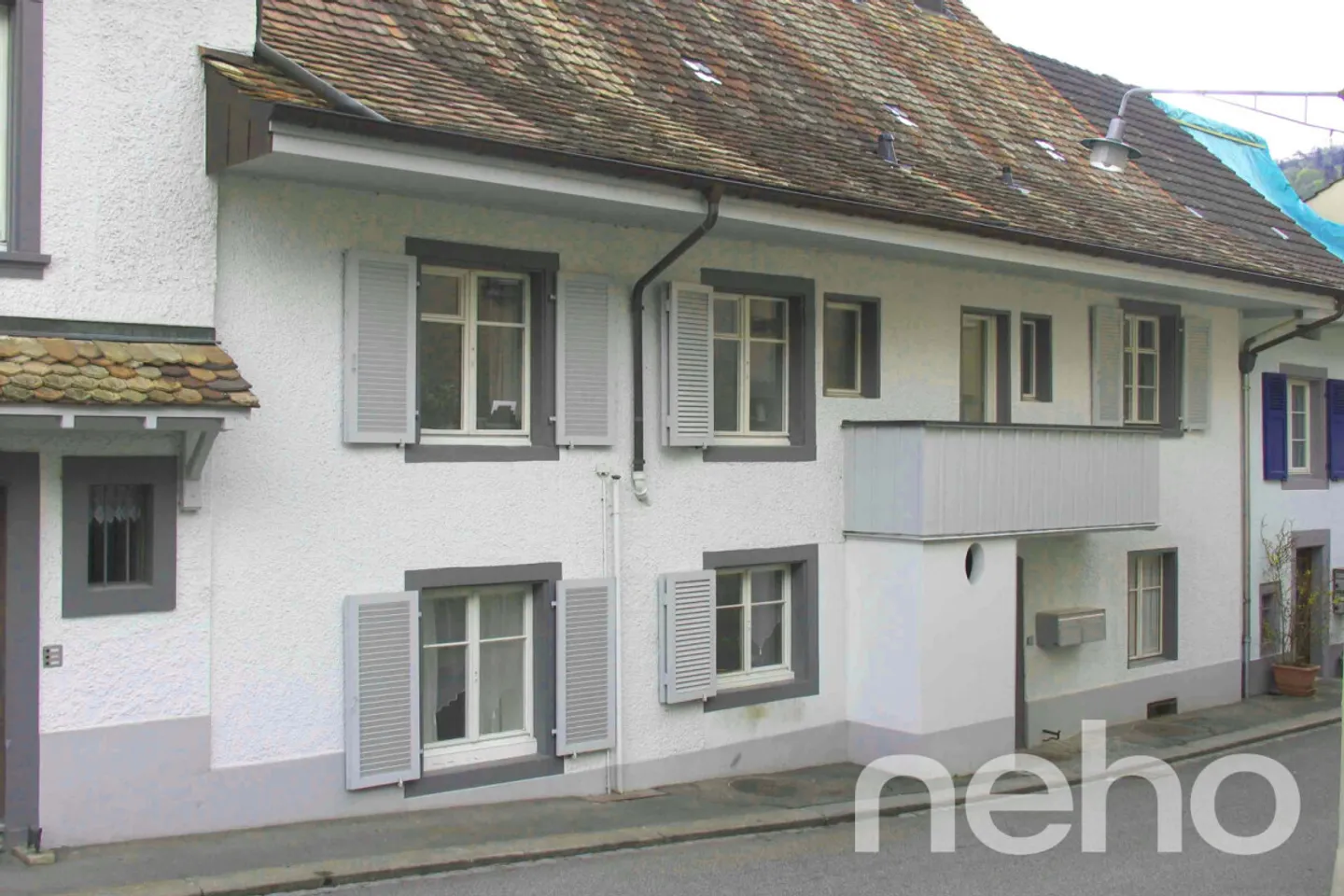 Casa multifamiliare completamente affittata con garage e posti auto all'aperto - Foto 4 di 13