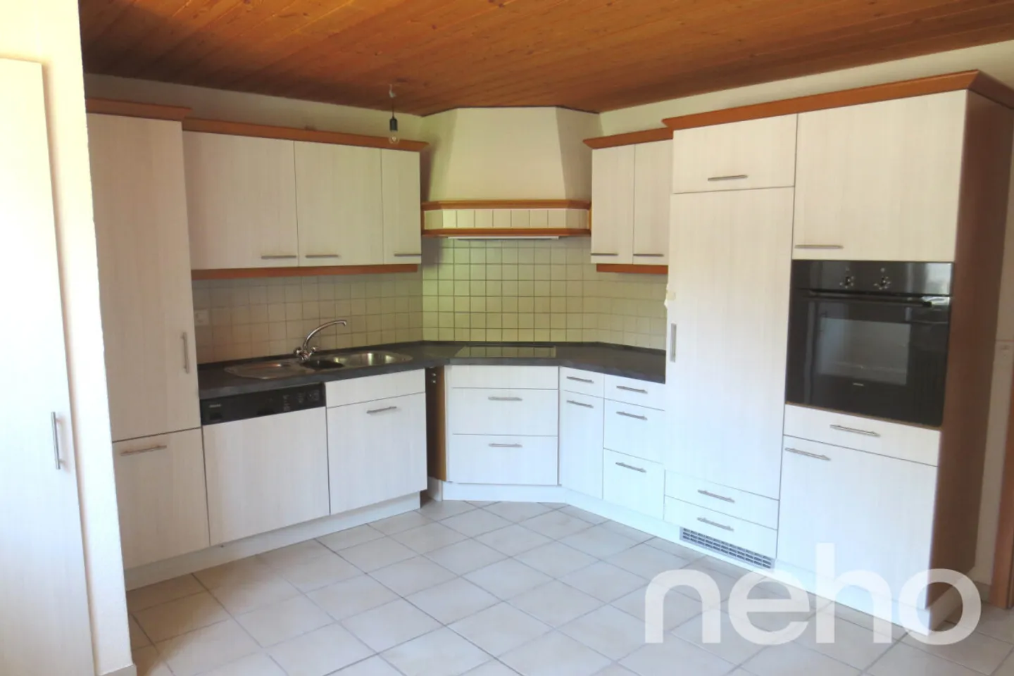 Casa multifamiliare completamente affittata con garage e posti auto all'aperto - Foto 7 di 13