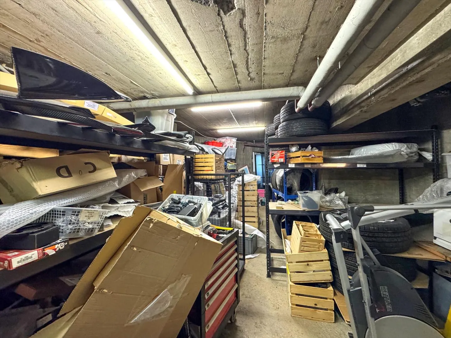 Warehouse close to downtown. - Photo 6 of 10