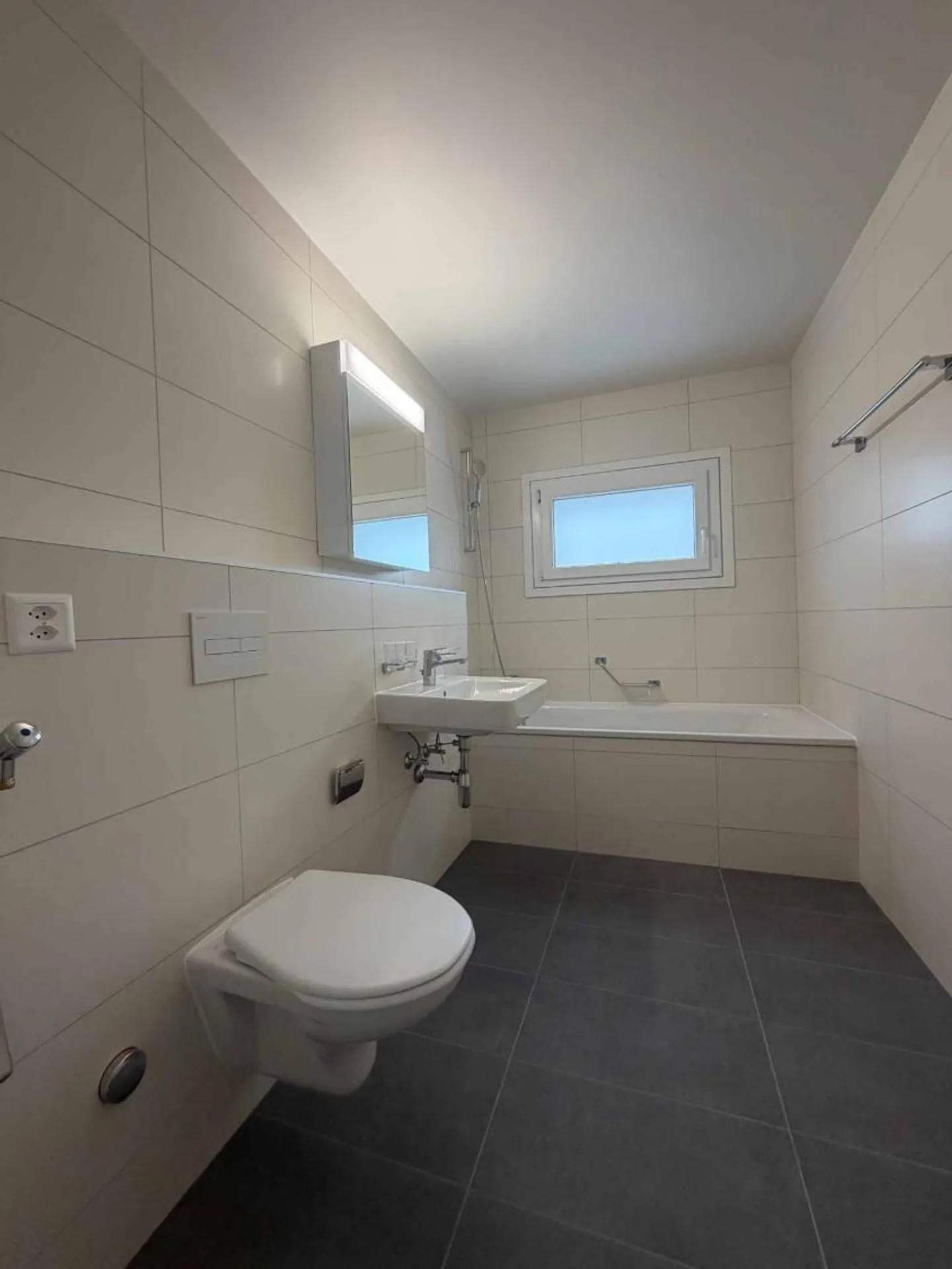 Appartement rénové au dernier étage - Photo 3 sur 6