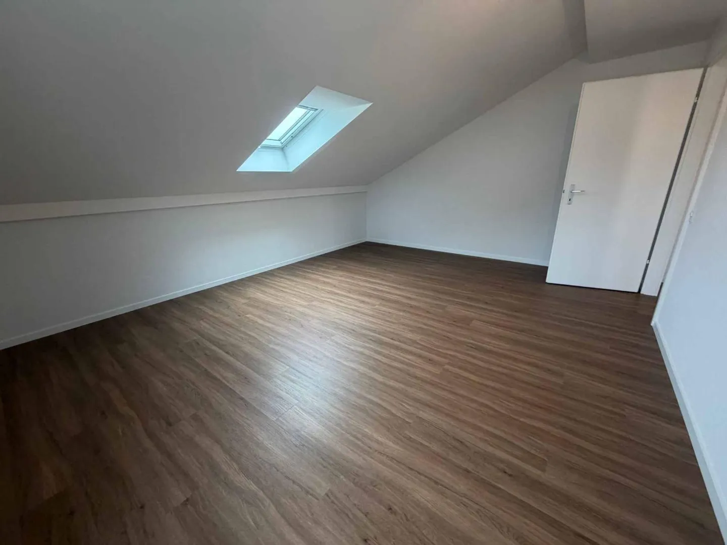 Appartement rénové au dernier étage - Photo 2 sur 6