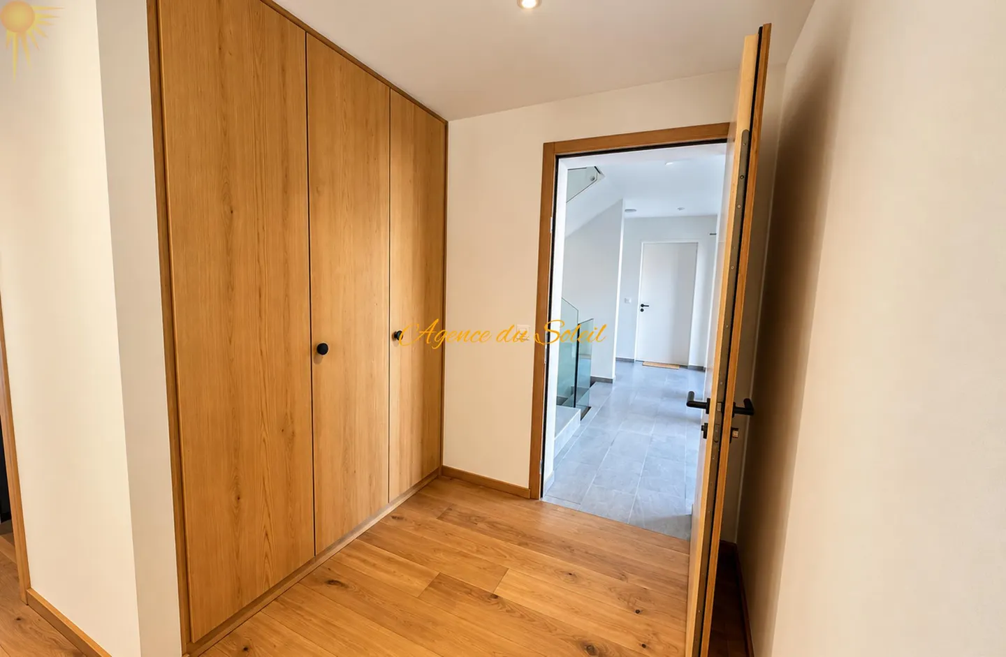 Luxury Apartment with Terrace - Photo 9 of 12