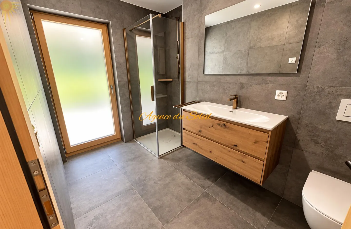 Luxury Apartment with Terrace - Photo 12 of 12