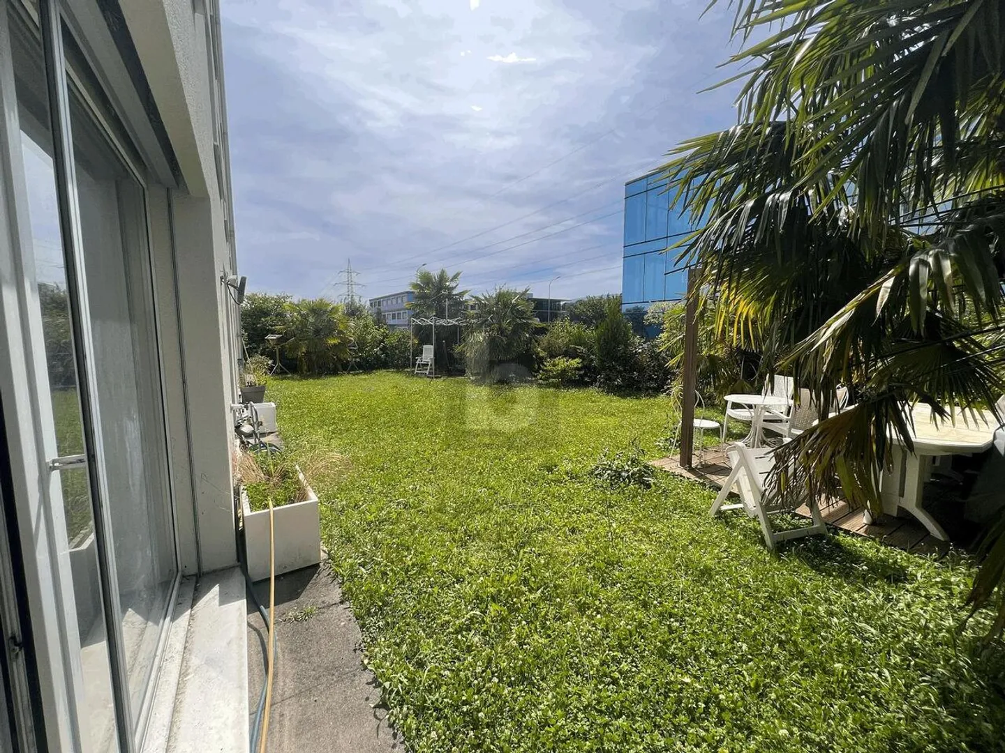 OFFICE WITH PRIVATE GARDEN - Photo 2 of 6