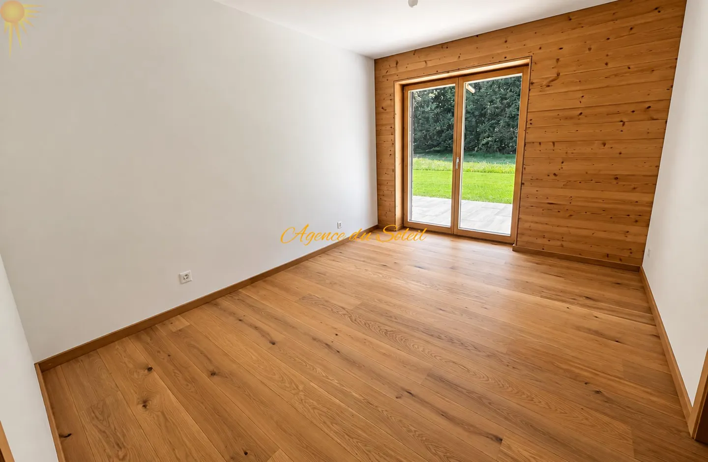 Luxury Apartment with Terrace - Photo 5 of 12