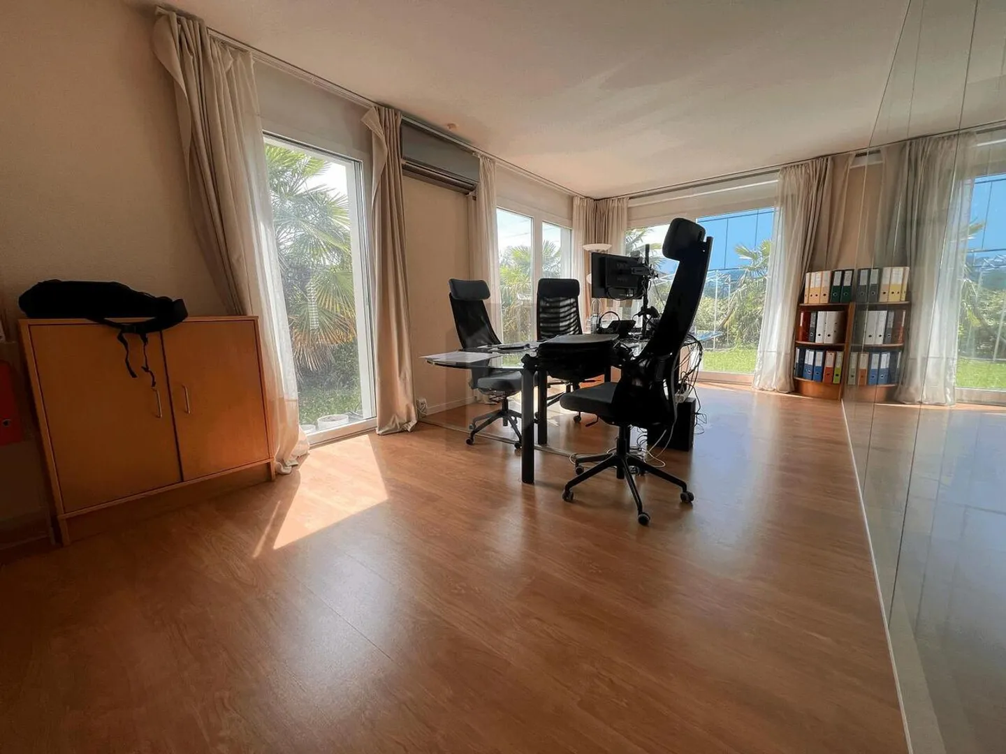 OFFICE WITH PRIVATE GARDEN - Photo 4 of 6