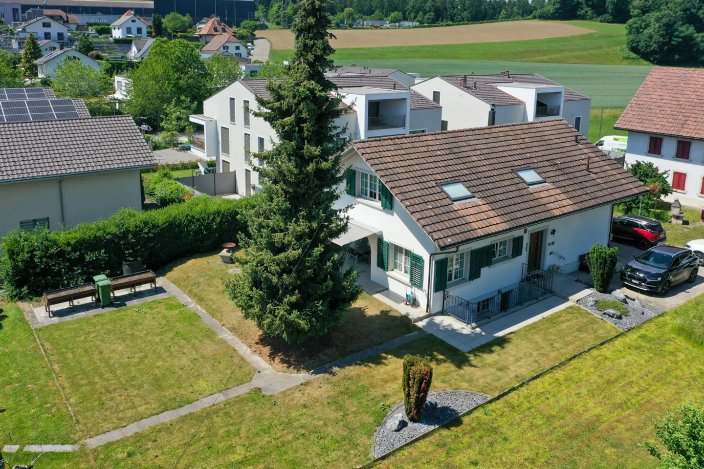 Freistehendes EFH mit grossem Umschwung an bevorzugter Lage - Foto 2 von 17