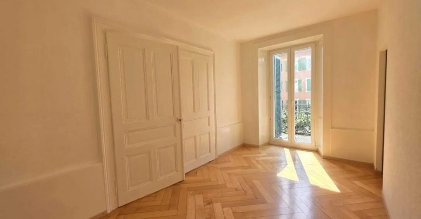 SCHÖNE WOHNUNG ZU VERMIETEN MIT BALKON - Foto 1 von 10