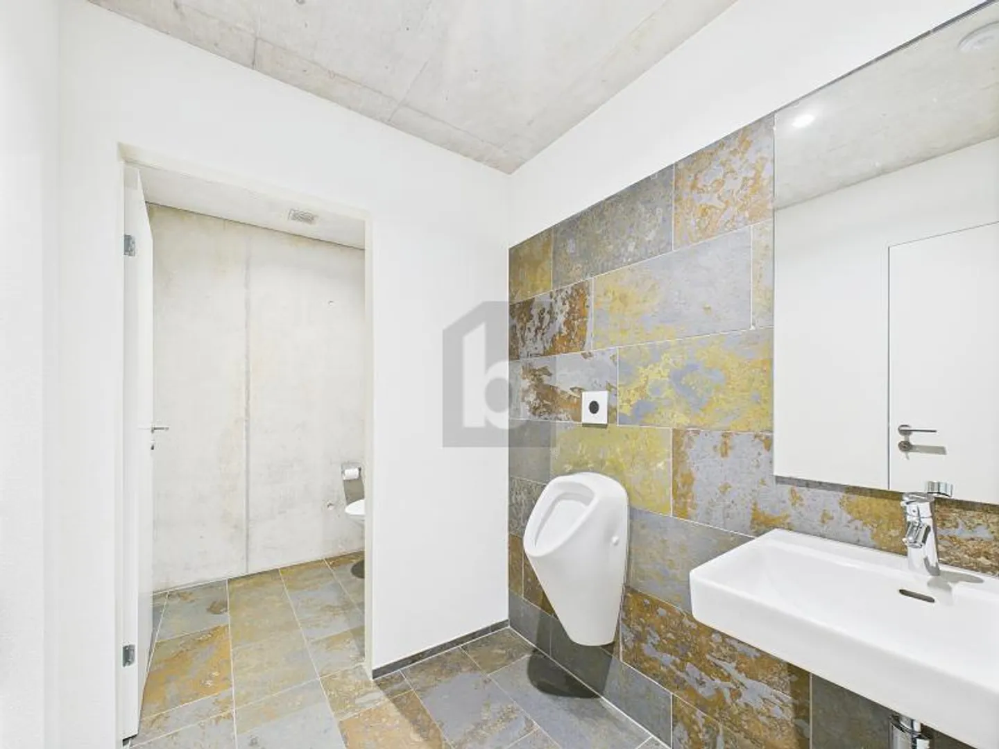 HUGE OFFICE SPACE IDEAL FOR YOUR BUSINESS - Photo 3 of 6