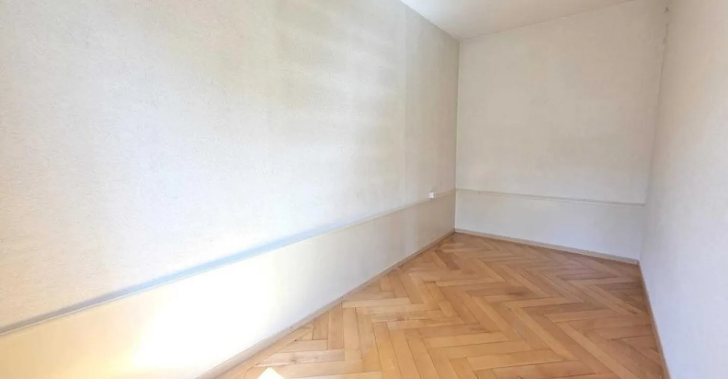 SCHÖNE WOHNUNG ZU VERMIETEN MIT BALKON - Foto 4 von 10