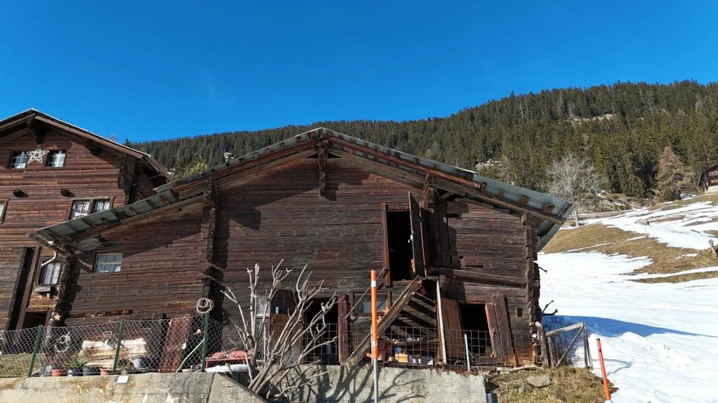 Stalla-Fienile nello stile tipico del Vallese - Foto 1 di 9