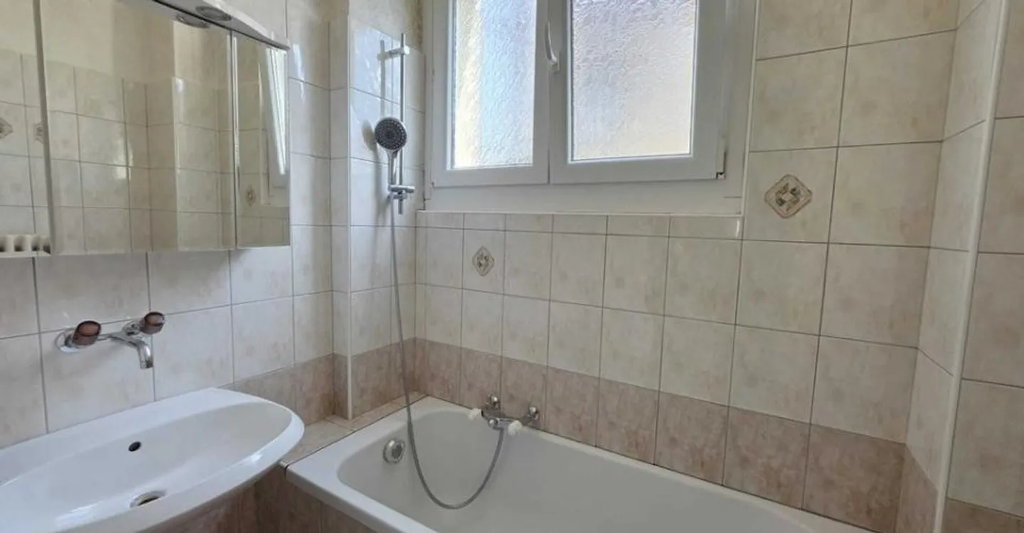 SCHÖNE WOHNUNG ZU VERMIETEN MIT BALKON - Foto 8 von 10