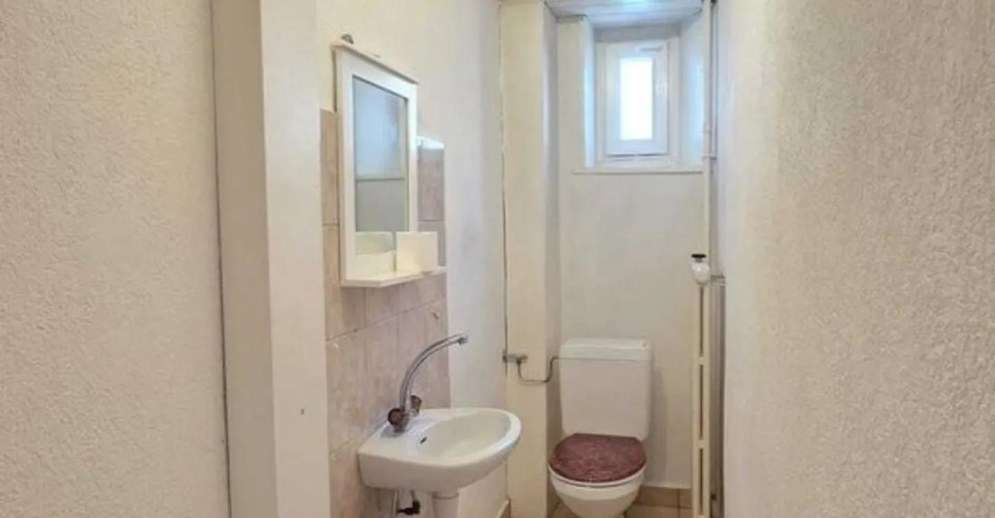SCHÖNE WOHNUNG ZU VERMIETEN MIT BALKON - Foto 9 von 10