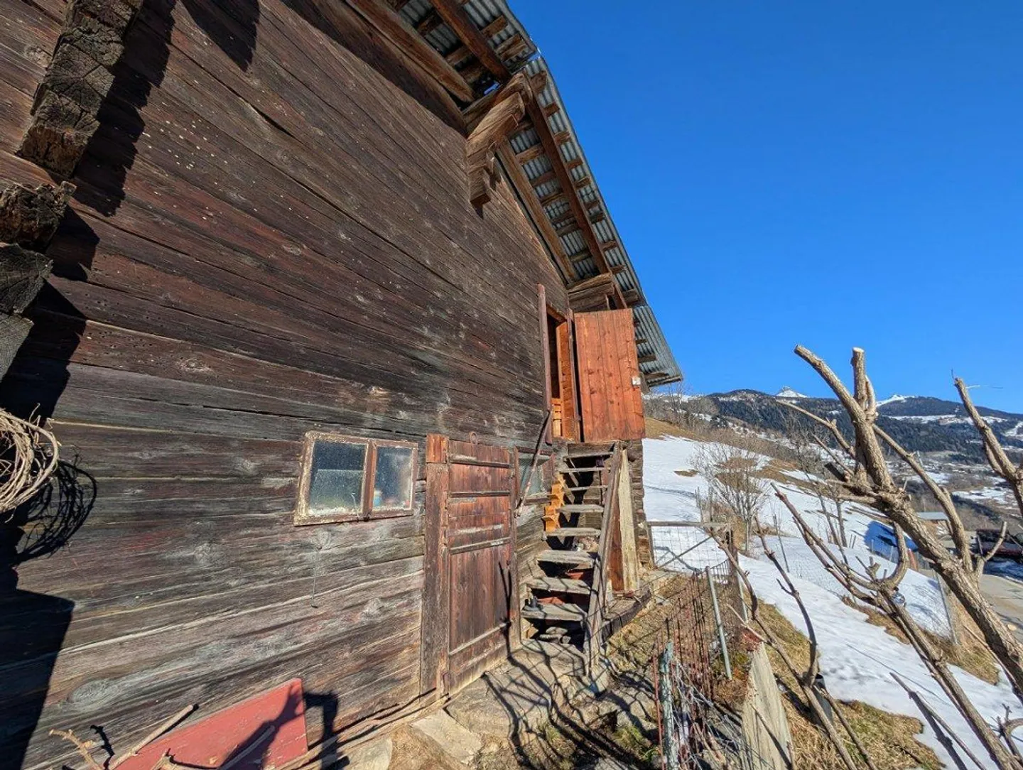 Stalla-Fienile nello stile tipico del Vallese - Foto 7 di 9