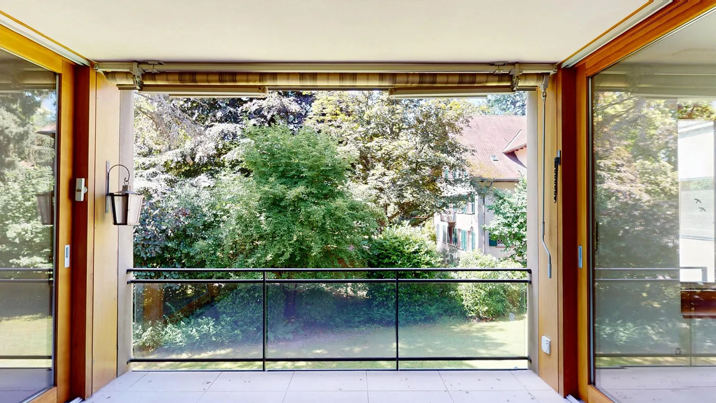 Beautiful 4.5-room maisonette apartment with covered balcony in a quiet location - Photo 2 of 12