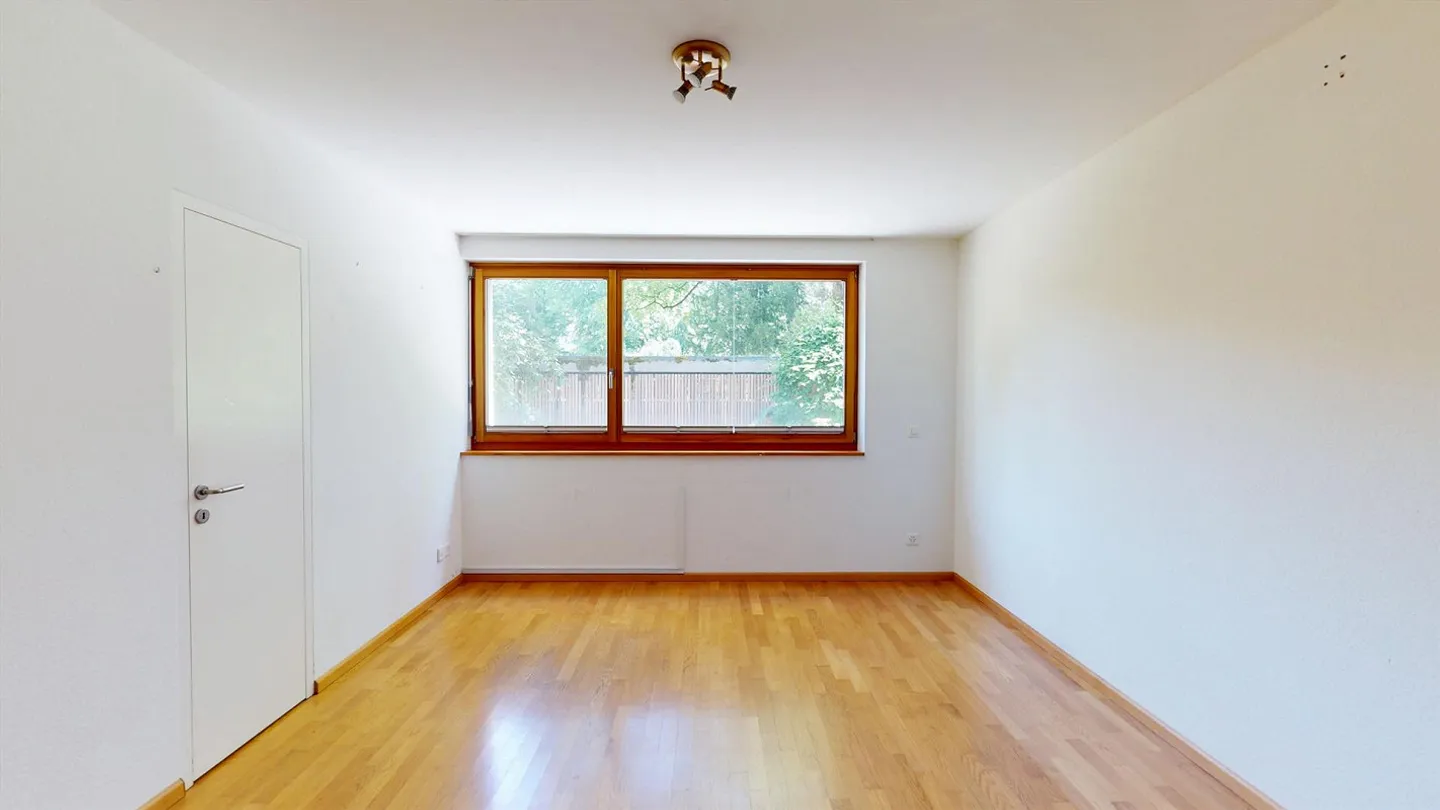 Beautiful 4.5-room maisonette apartment with covered balcony in a quiet location - Photo 3 of 12