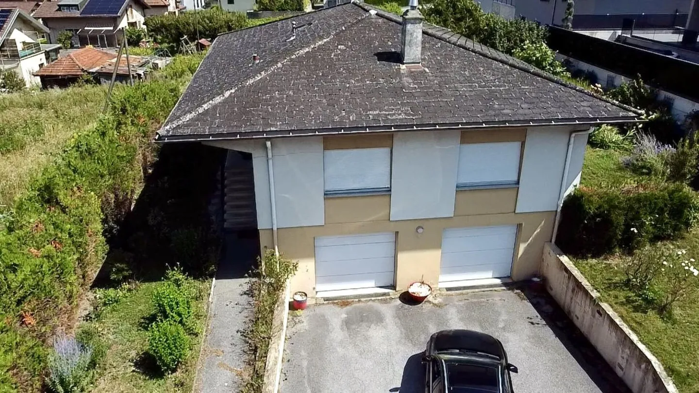 Villa familiale spacieuse avec jardin - Photo 2 sur 9