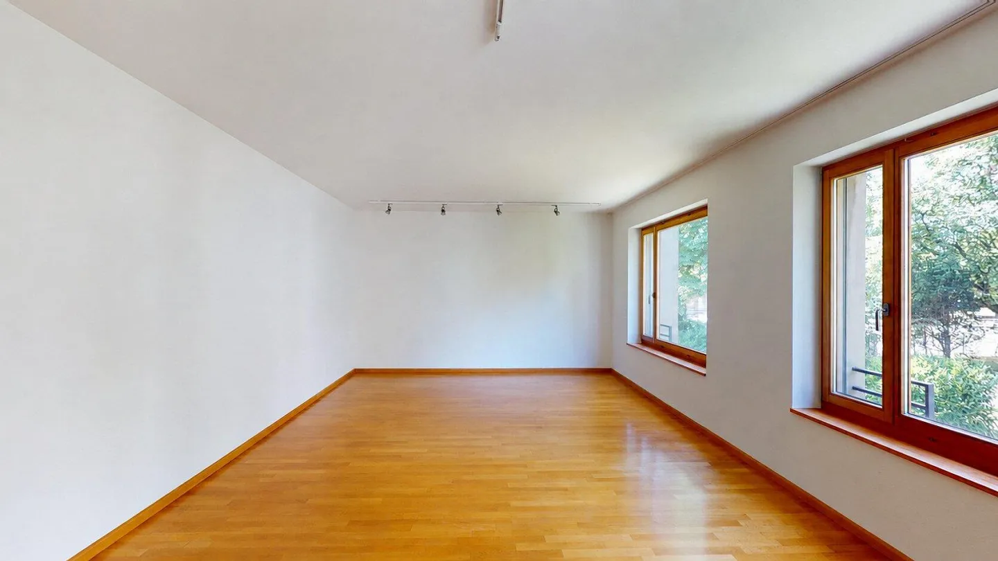 Beautiful 4.5-room maisonette apartment with covered balcony in a quiet location - Photo 5 of 12