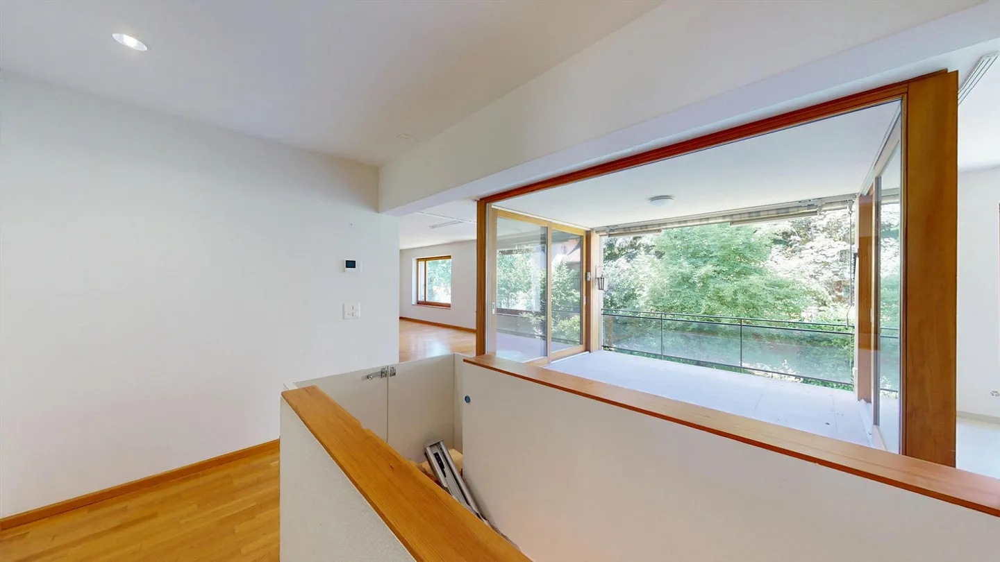 Beautiful 4.5-room maisonette apartment with covered balcony in a quiet location - Photo 10 of 12