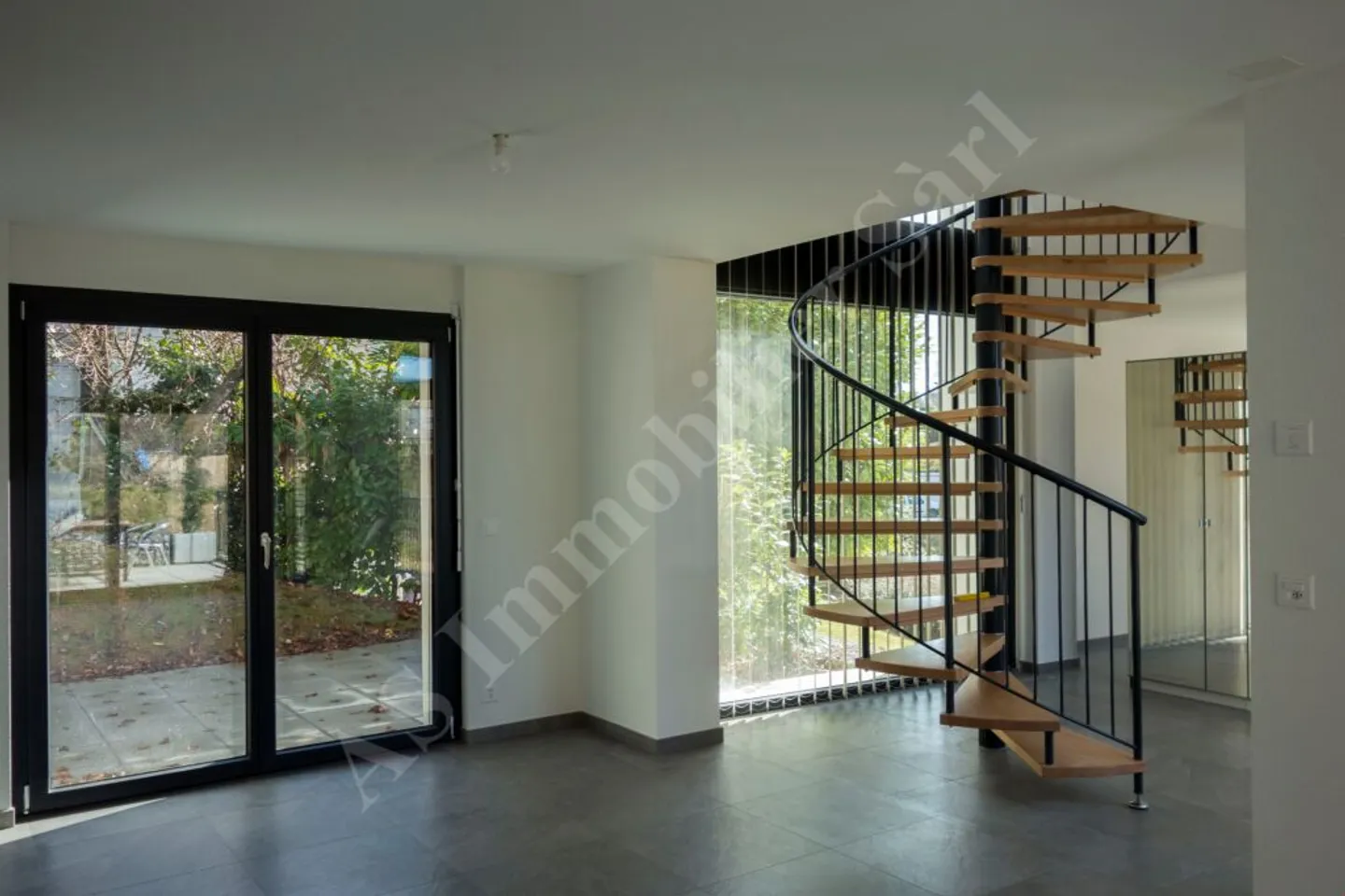 Magnificent 5-room duplex in a villa with 2 apartments - Photo 2 of 13