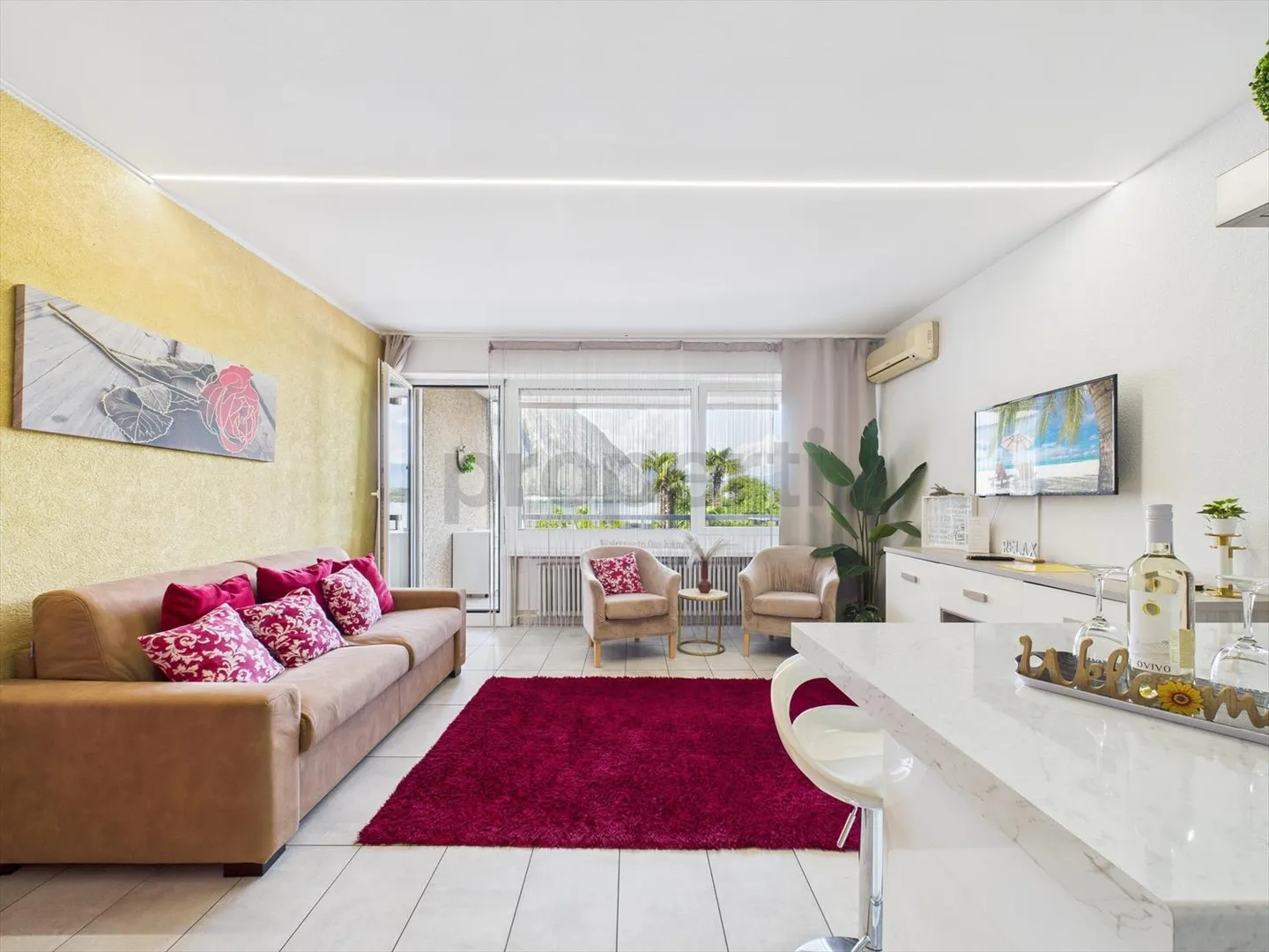 Appartamento 2,5 locali con vista lago e piscina - ideale come residenza principale, seconda casa o investimento per affitti a breve termine! - Foto 1 di 10