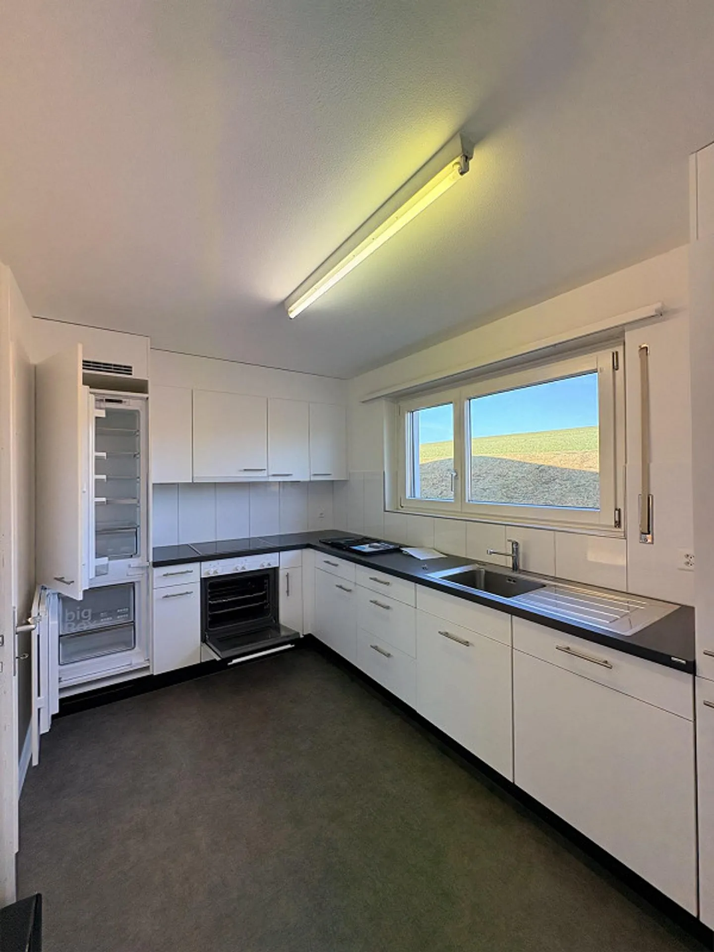 Luminoso appartamento di 3 stanze con balcone ad Affoltern im Emmental - Foto 2 di 15