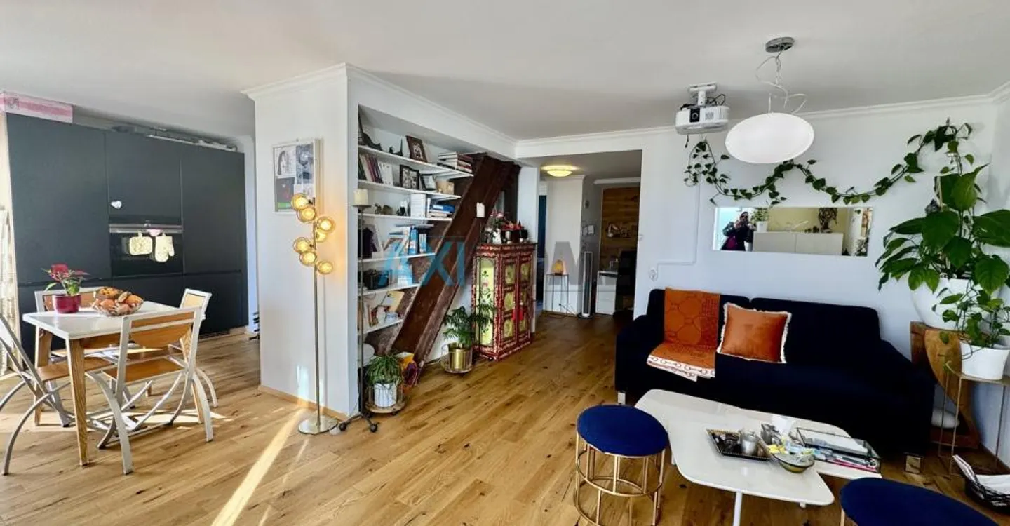 EXCLUSIVE, just steps from the lake with exceptional views - Photo 4 of 12
