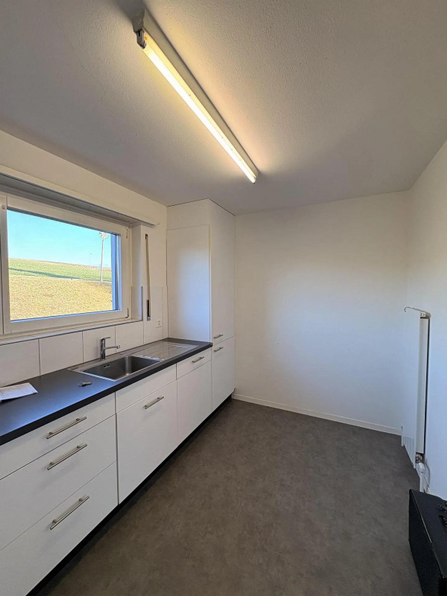 Luminoso appartamento di 3 stanze con balcone ad Affoltern im Emmental - Foto 3 di 15