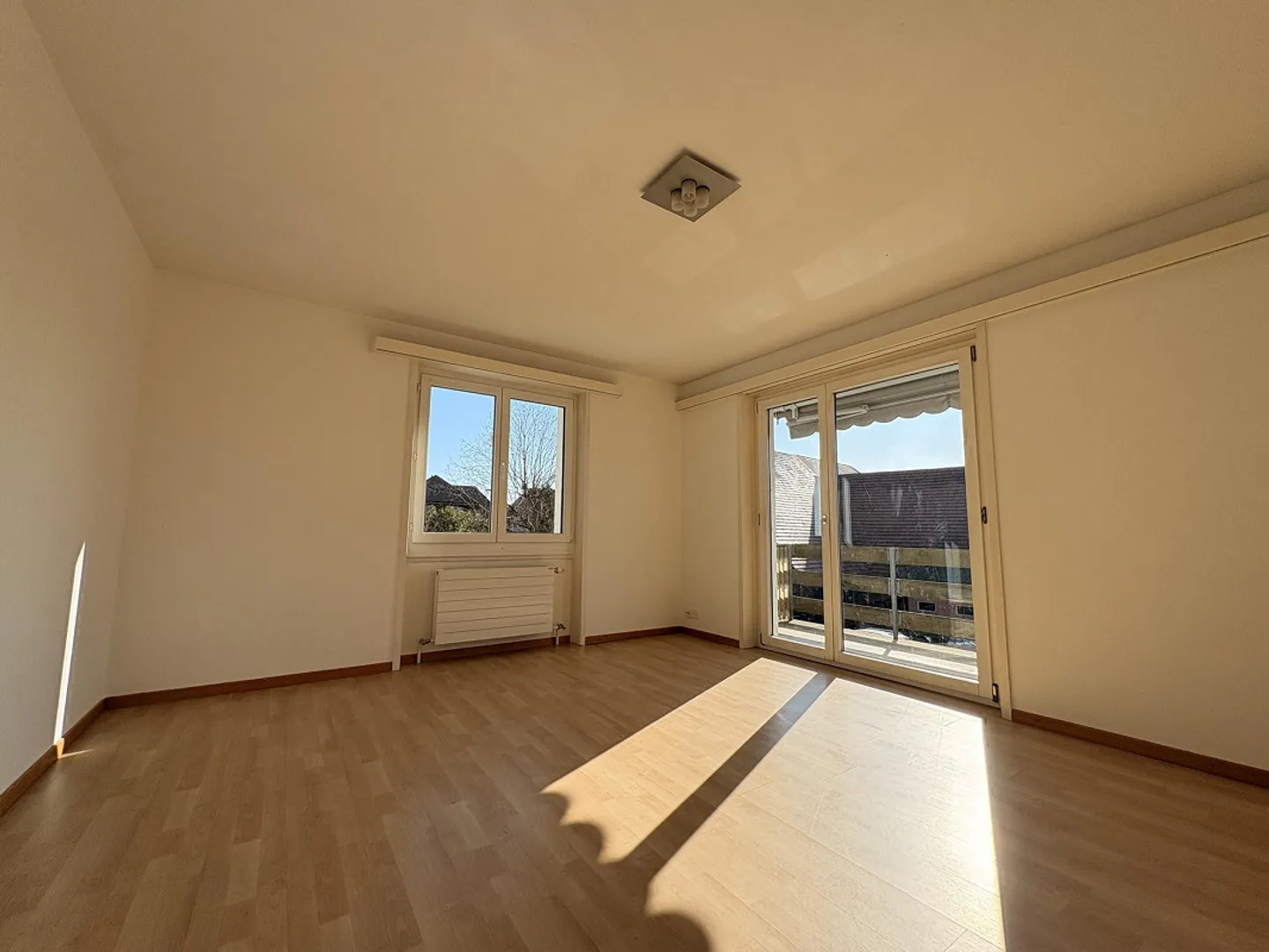 Luminoso appartamento di 3 stanze con balcone ad Affoltern im Emmental - Foto 4 di 15