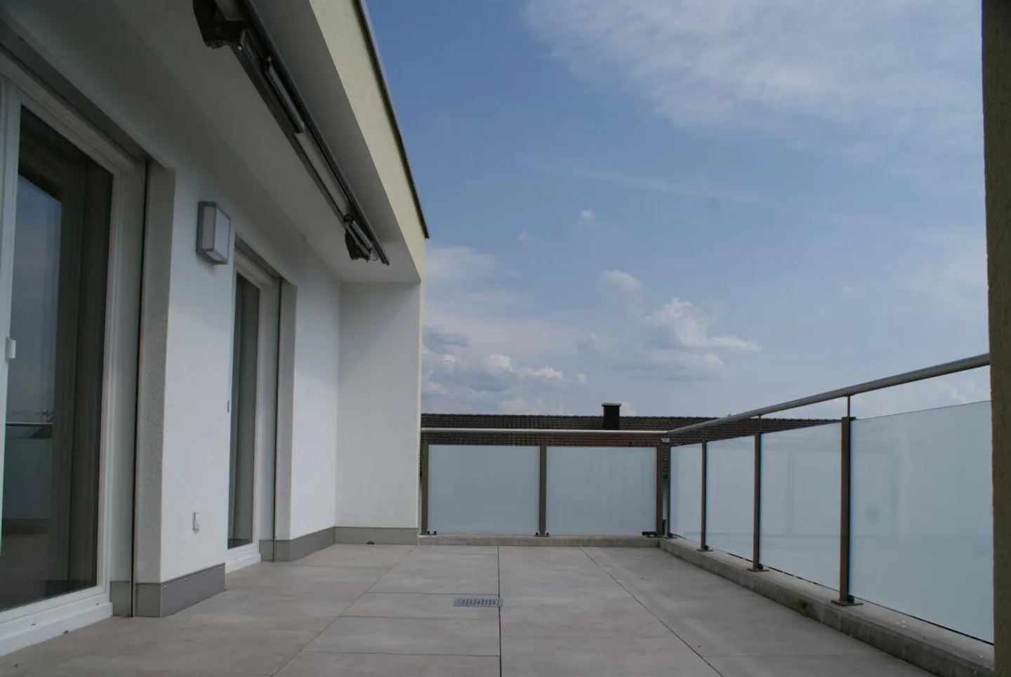 Appartement sous les combles calme de 3,5 pièces avec terrasse ensoleillée de 20m2 - Photo 5 sur 13